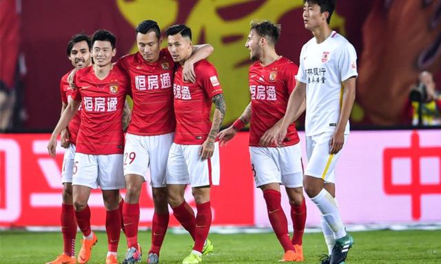 奎维利鲁昂锋线全面开花,多点开花攻势摧毁对手防守体系